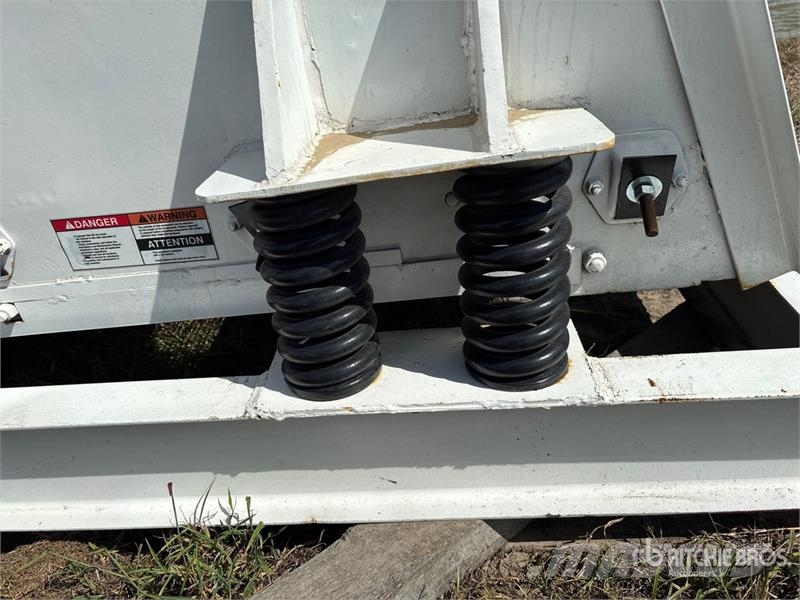Cedarapids Skid-Mounted Multi-Deck Horizontal Vibrating Scree غرابيل