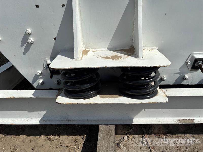 Cedarapids Skid-Mounted Multi-Deck Horizontal Vibrating Scree غرابيل