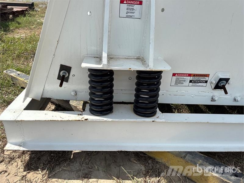 Cedarapids Skid-Mounted Multi-Deck Horizontal Vibrating Scree غرابيل
