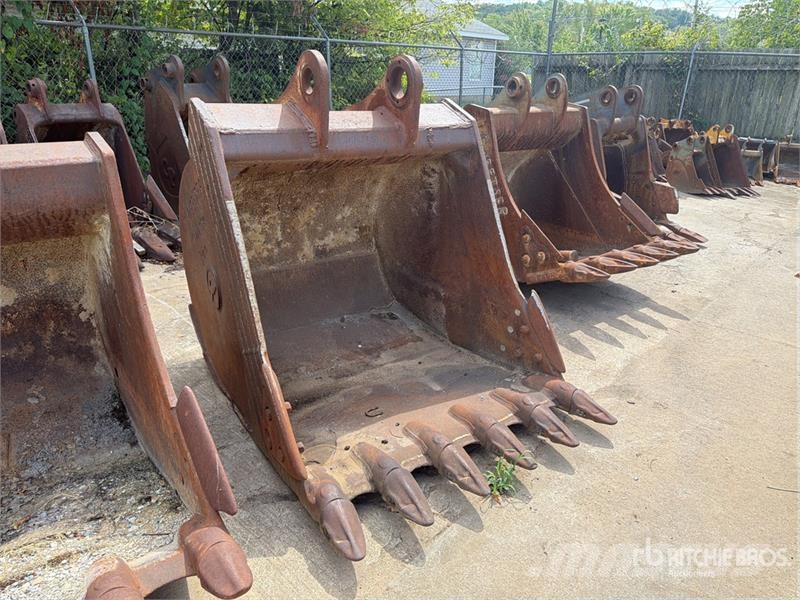 Central Fabricators 56 in Digging Excavator Bucket - Fits Komatsu PC30 Pistoane