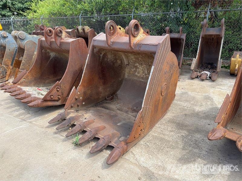 Central Fabricators 56 in Digging Excavator Bucket - Fits Komatsu PC30 Pistoane