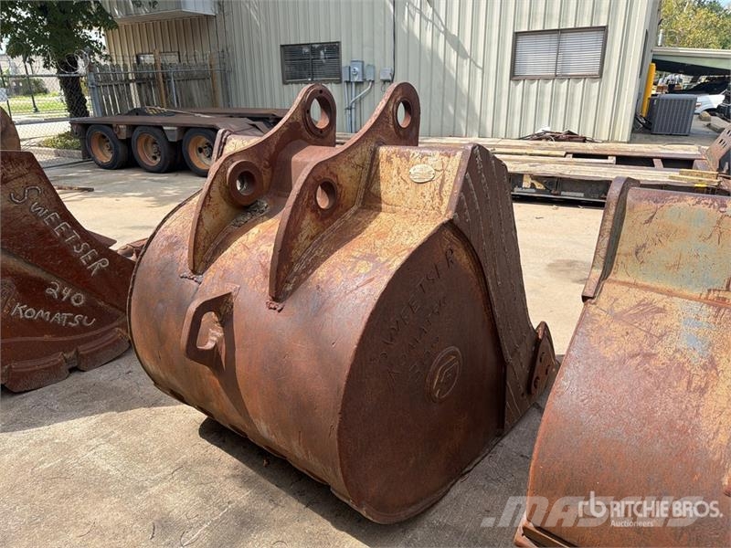 Central Fabricators 56 in Digging Excavator Bucket - Fits Komatsu PC30 Pistoane