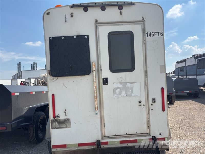 Centralia 11 ft T/A Enclosed Trailer Furgons
