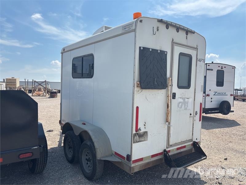 Centralia 11 ft T/A Enclosed Trailer Furgons