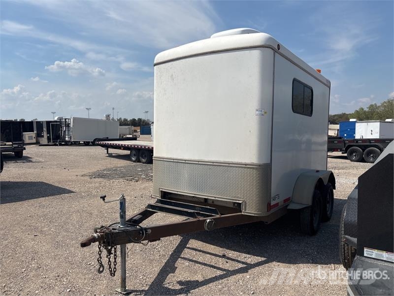 Centralia 11 ft T/A Enclosed Trailer Furgons