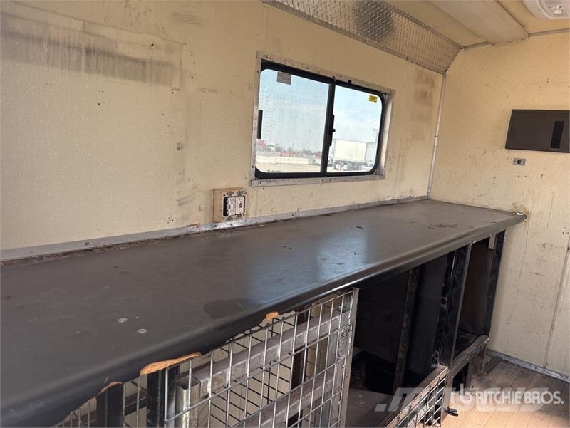 Centralia 11 ft T/A Enclosed Trailer Furgons