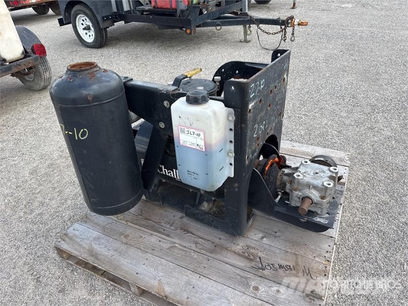Challenger 607 Water Pump Pompe à eau / Motopompe