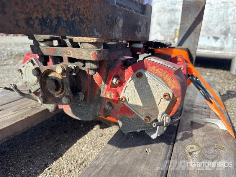  Chelsea Driveshaft Driven Gear Box w/2 PTOs Транспорт - Інші