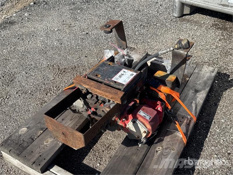  Chelsea Driveshaft Driven Gear Box w/2 PTOs Транспорт - Інші
