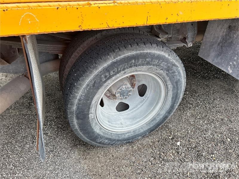  Cheverolet 3500HD 4x2 Flatbed Truck Madelautod