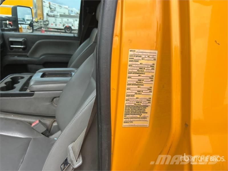  Cheverolet 3500HD 4x2 Flatbed Truck Madelautod