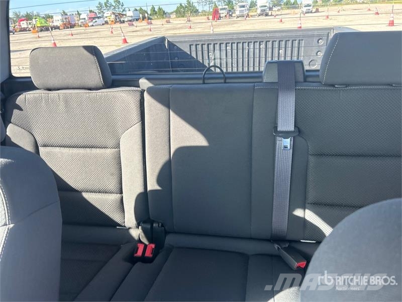  Cheverolet Silverado 1500 4x4 Extended Cab Pickup أخرى