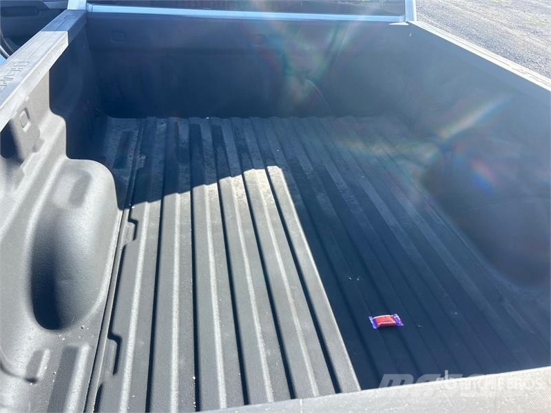  Cheverolet Silverado 1500 4x4 Extended Cab Pickup أخرى