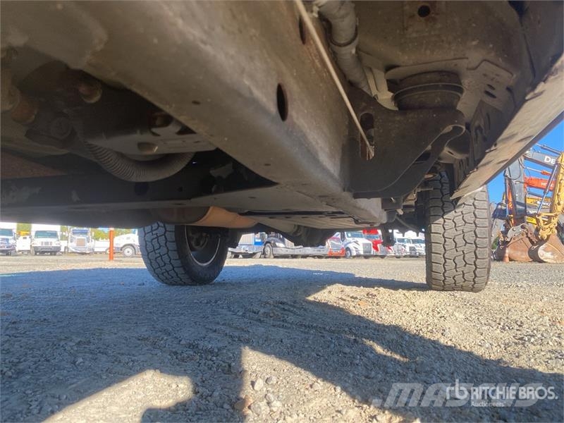 Chevrolet 1500 4x4 Crew Cab Pickup Drugi