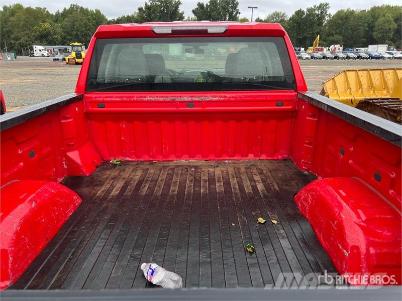 Chevrolet 1500 4x4 Crew Cab Pickup 其他