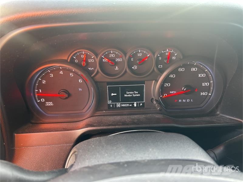 Chevrolet 1500 4x4 Crew Cab Pickup Autre fourgon / utilitaire