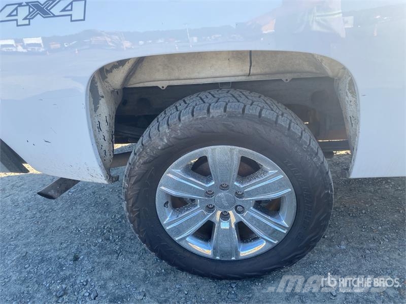 Chevrolet 1500 4x4 Crew Cab Pickup Drugi