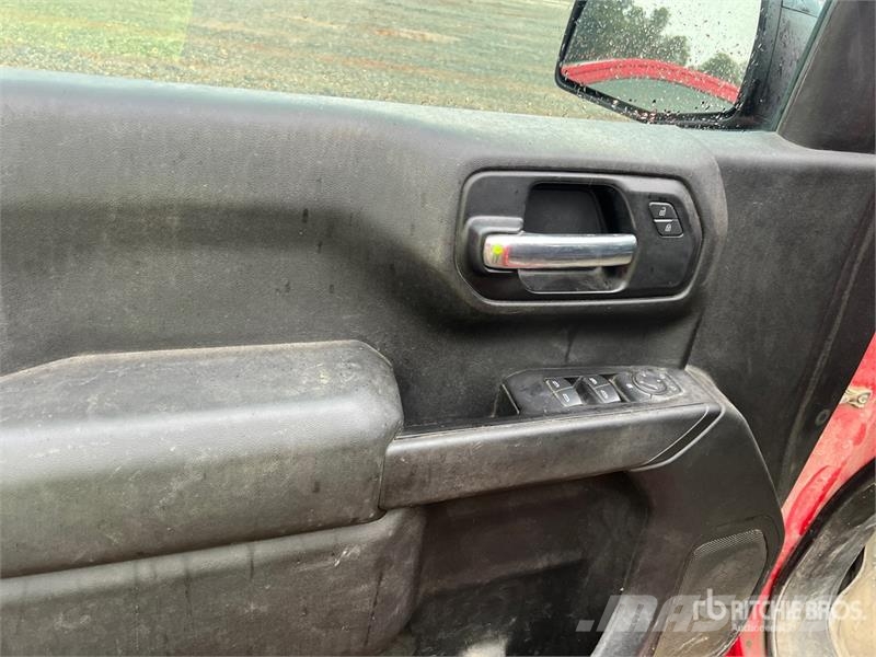 Chevrolet 1500 4x4 Crew Cab Pickup 其他