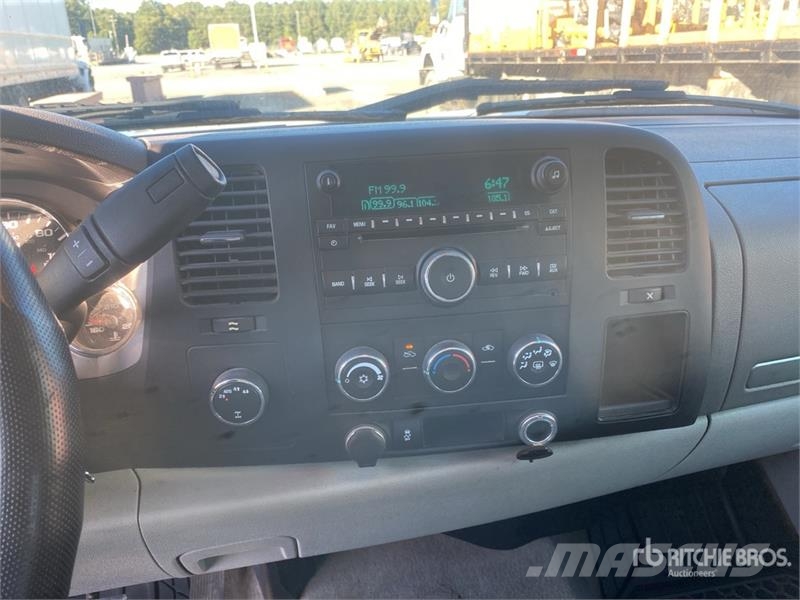 Chevrolet 1500 4x4 Crew Cab Pickup Drugi