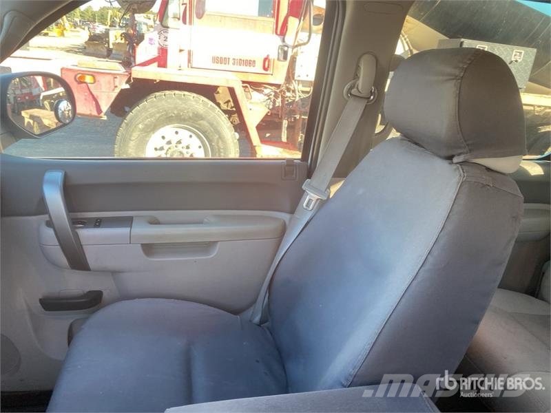 Chevrolet 1500 4x4 Crew Cab Pickup Drugi