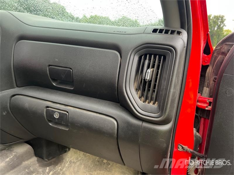 Chevrolet 1500 4x4 Crew Cab Pickup 其他