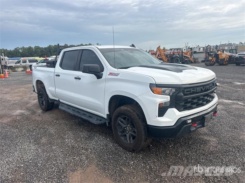 Chevrolet 1500 Z71 4x4 Crew Cab Pickup Прочие фургоны