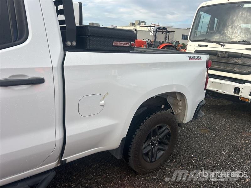 Chevrolet 1500 Z71 4x4 Crew Cab Pickup Прочие фургоны