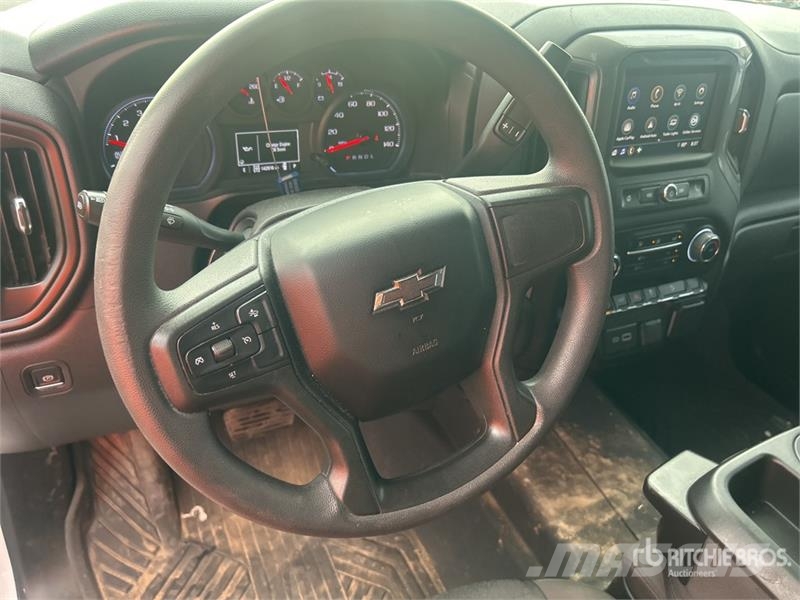 Chevrolet 1500 Z71 4x4 Crew Cab Pickup Прочие фургоны