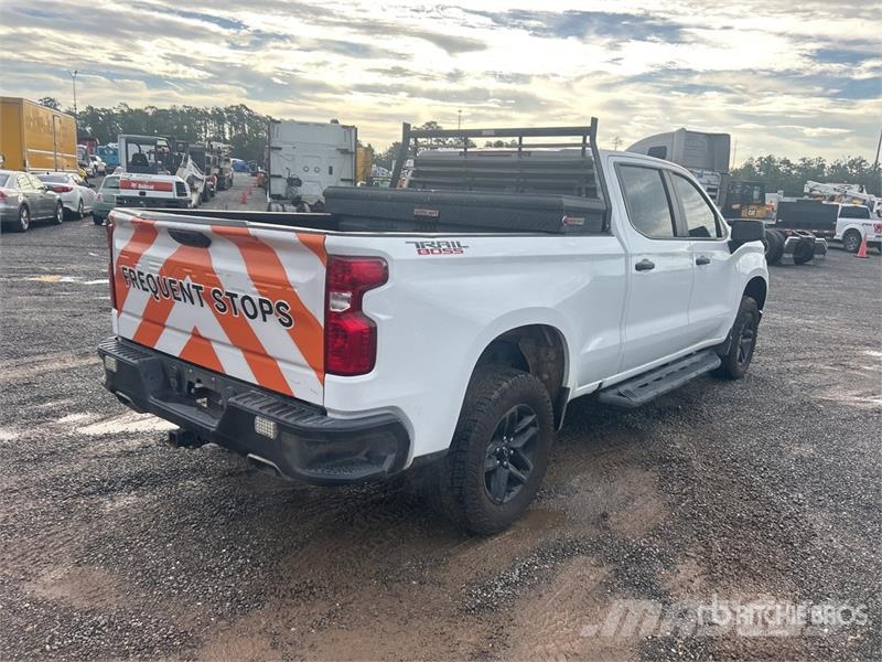 Chevrolet 1500 Z71 4x4 Crew Cab Pickup Прочие фургоны
