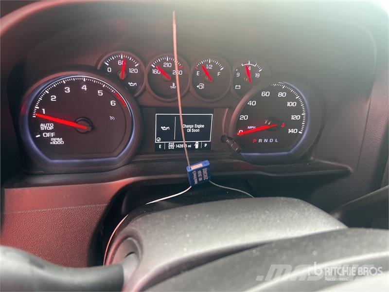 Chevrolet 1500 Z71 4x4 Crew Cab Pickup Прочие фургоны