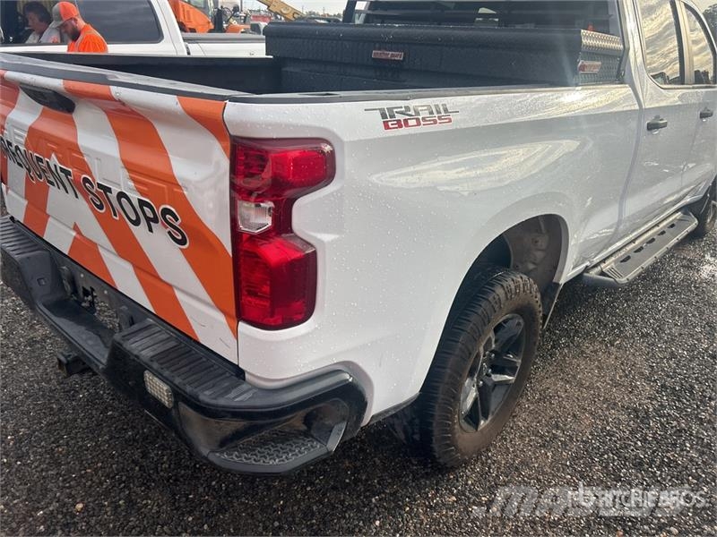 Chevrolet 1500 Z71 4x4 Crew Cab Pickup Прочие фургоны