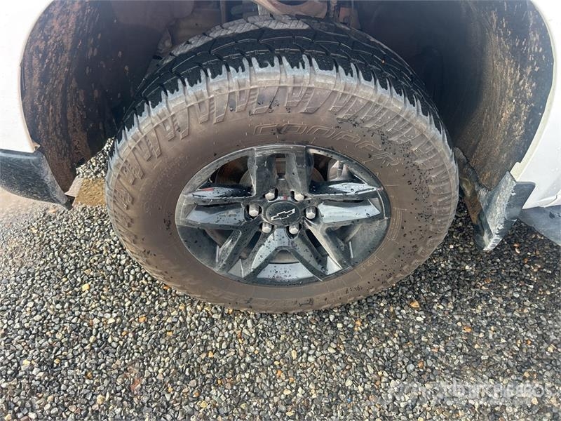 Chevrolet 1500 Z71 4x4 Crew Cab Pickup Прочие фургоны