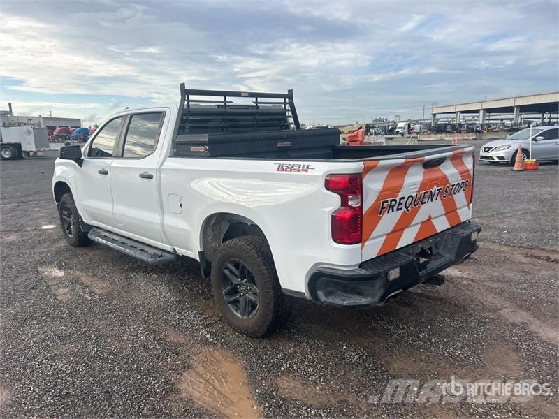 Chevrolet 1500 Z71 4x4 Crew Cab Pickup Прочие фургоны