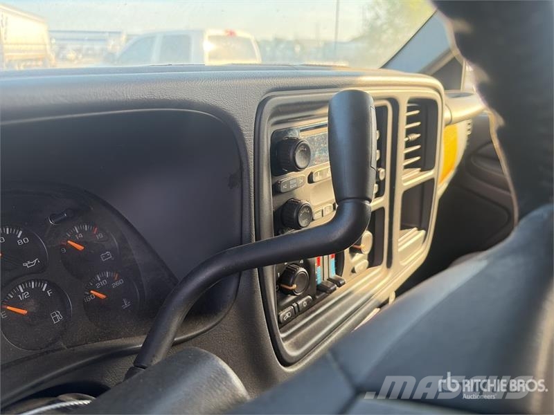 Chevrolet 2500 4x4 Crew Cab Pickup Andre varebiler