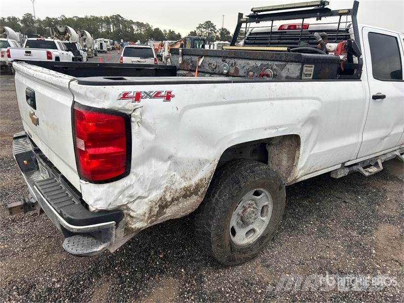 Chevrolet 2500 4x4 Crew Cab Pickup Otros
