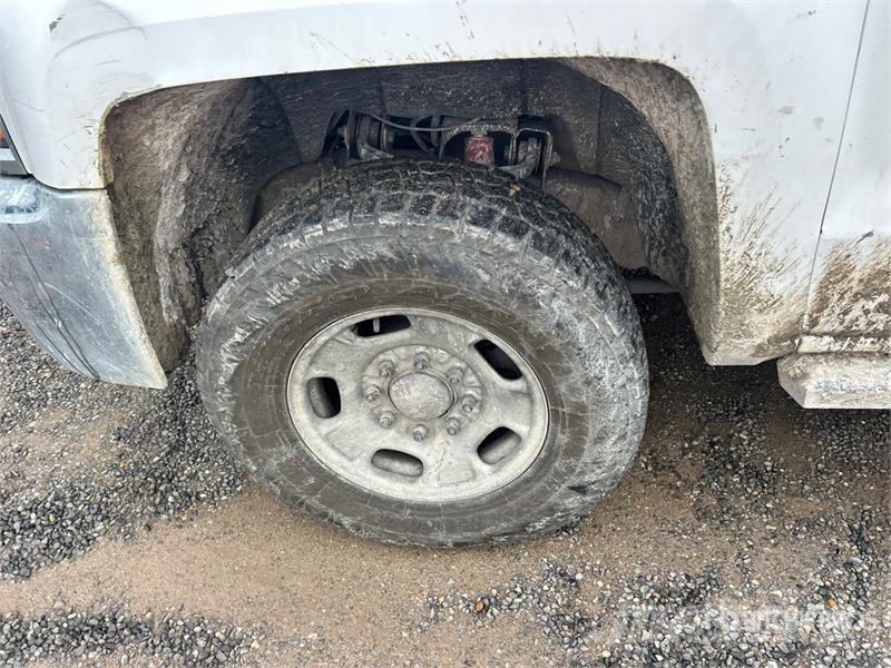 Chevrolet 2500 4x4 Crew Cab Pickup Otros