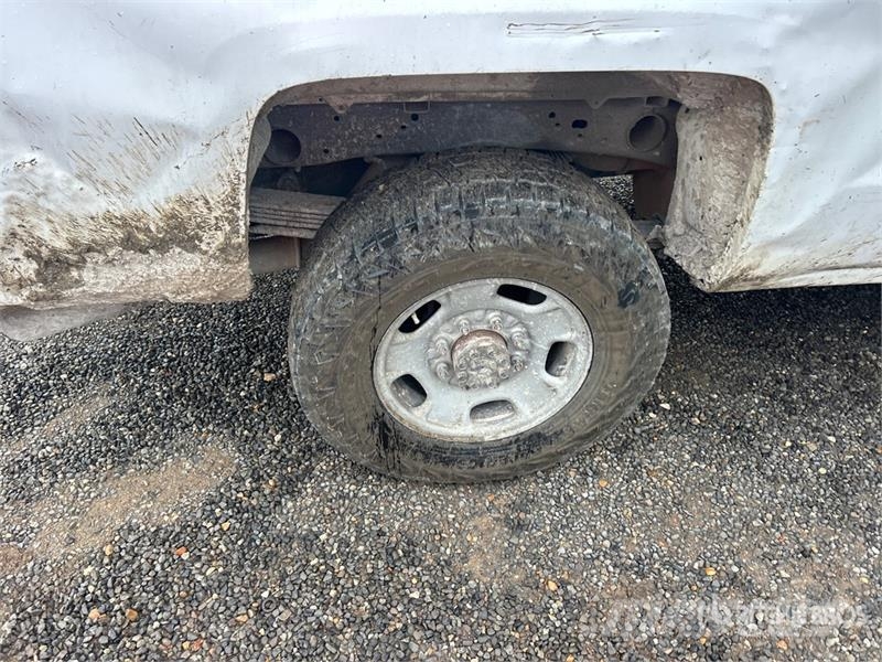 Chevrolet 2500 4x4 Crew Cab Pickup Otros