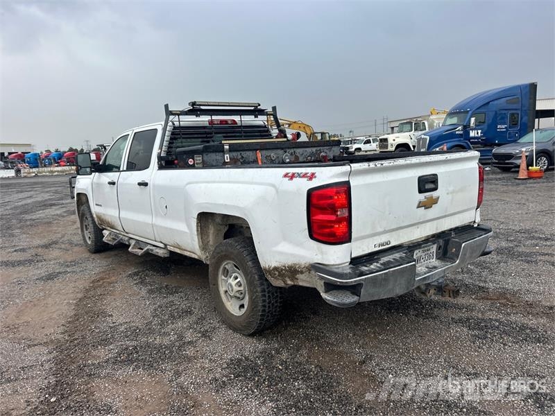 Chevrolet 2500 4x4 Crew Cab Pickup Otros