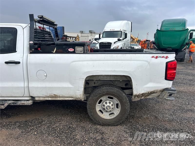 Chevrolet 2500 4x4 Crew Cab Pickup Otros