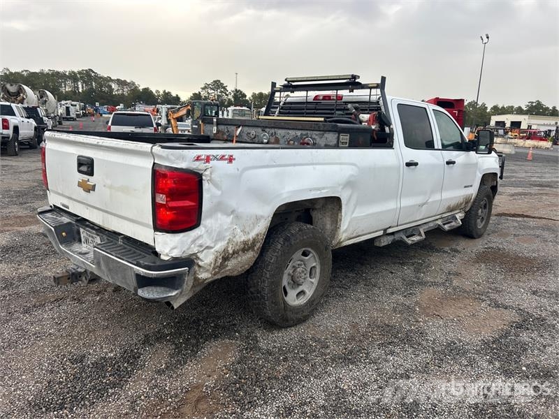 Chevrolet 2500 4x4 Crew Cab Pickup Otros
