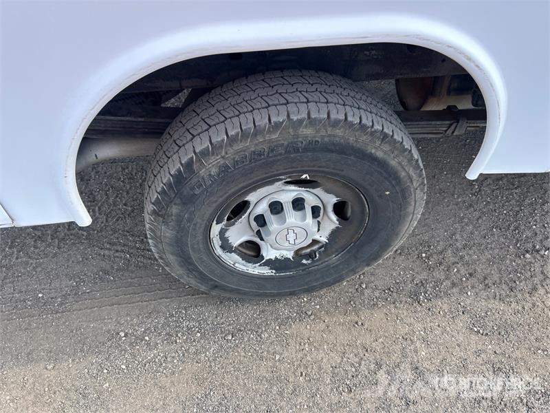 Chevrolet 2500HD 4x2 Utility Truck Бортовые фургоны