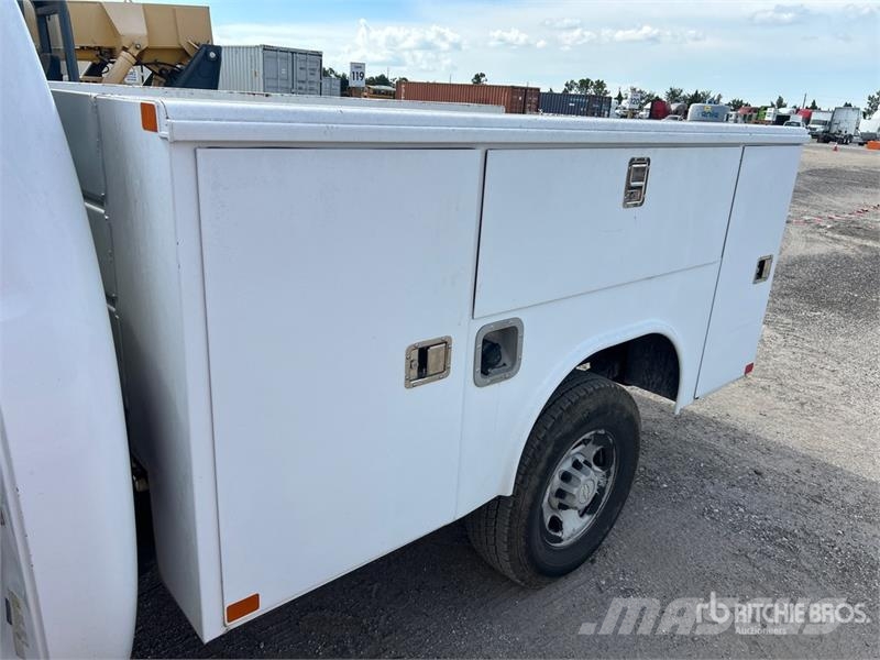 Chevrolet 2500HD 4x2 Utility Truck Бортовые фургоны