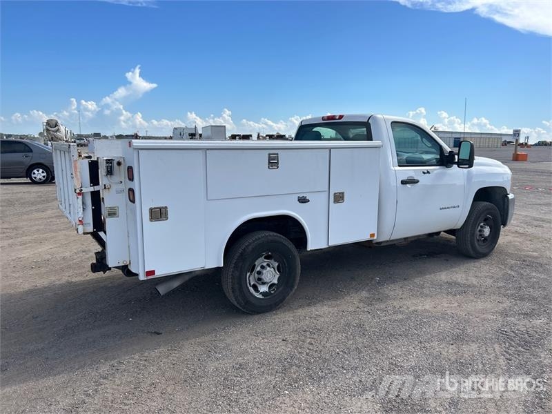 Chevrolet 2500HD 4x2 Utility Truck Бортовые фургоны