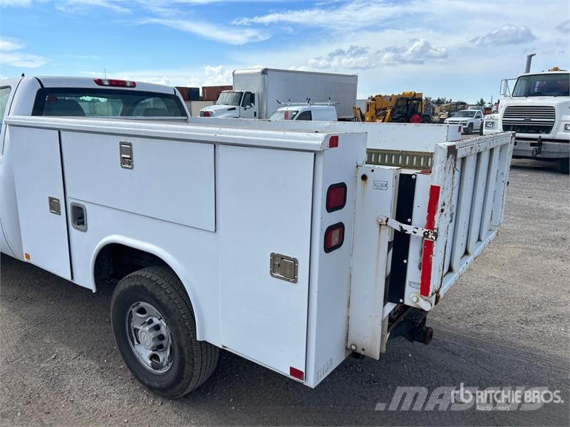 Chevrolet 2500HD 4x2 Utility Truck Бортовые фургоны