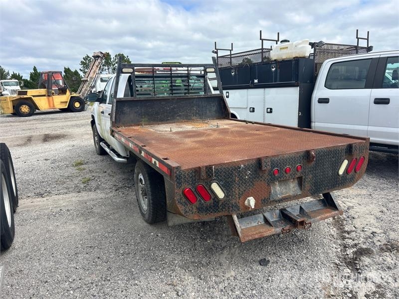 Chevrolet 2500HD 4x4 Crew Cab Flatbed Truck Platformas/izkraušana no sāniem