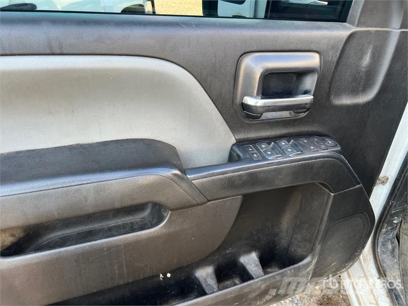 Chevrolet 2500HD 4x4 Crew Cab Pickup Ostalo