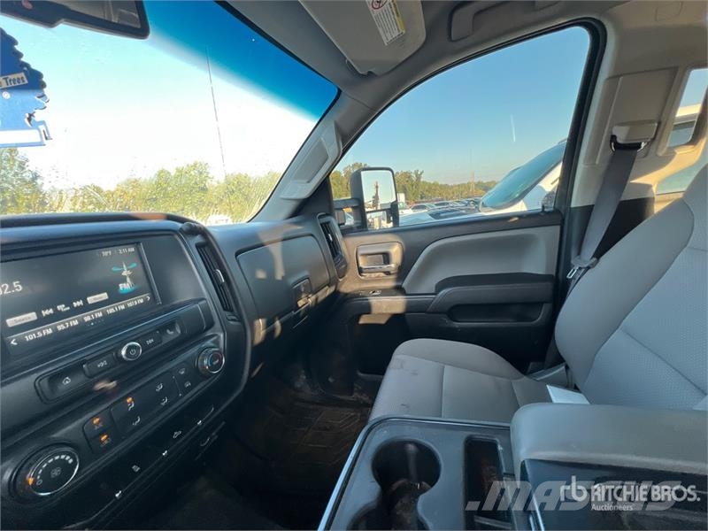 Chevrolet 2500HD 4x4 Crew Cab Pickup Ostalo