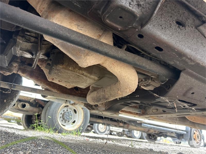 Chevrolet 2500HD 4x4 Crew Cab Flatbed Truck Platformas/izkraušana no sāniem