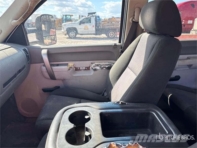 Chevrolet 3500 HD Tovornjaki s kesonom/platojem