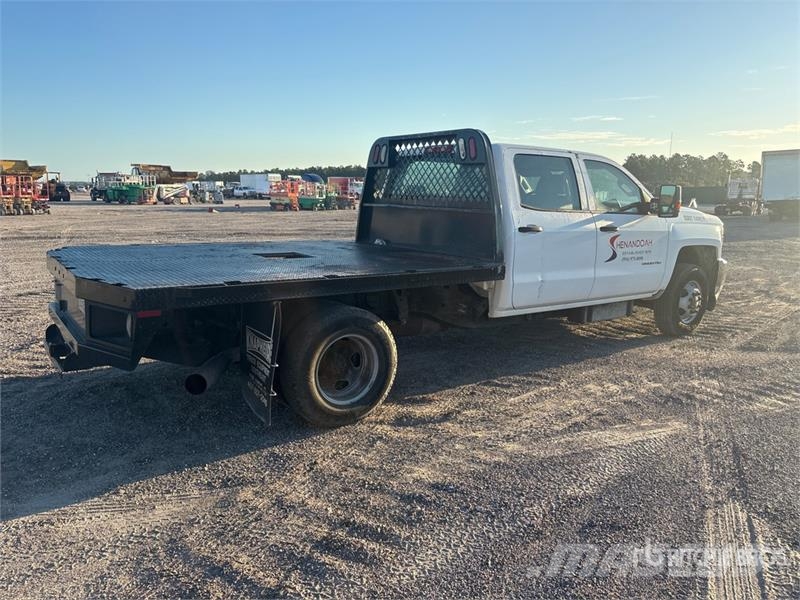 Chevrolet 3500 HD Camiones de cama baja